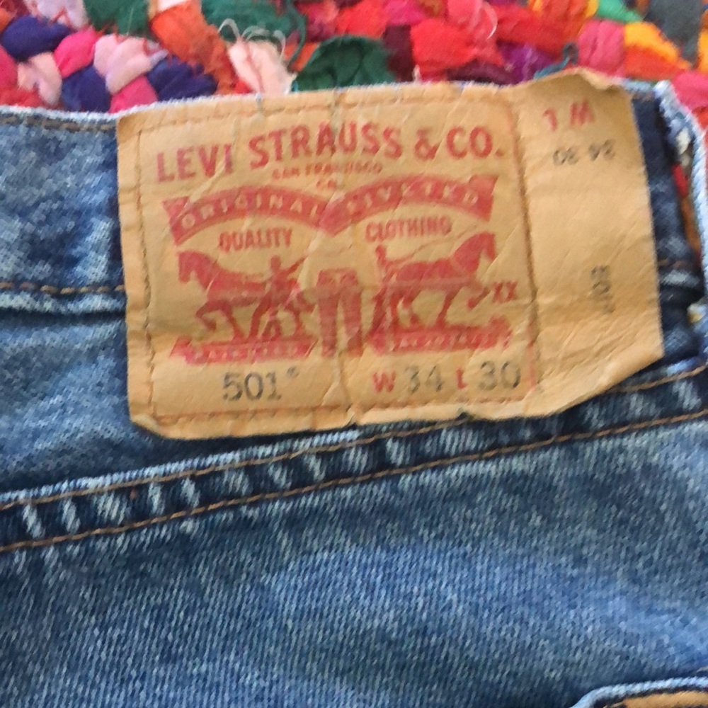 Perfectly worn vintage quality Levi 501 jeans - Picture 4 of 8